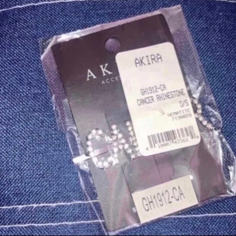 AKIRA | Silver “Cancer” Rhinestone Hair Clip